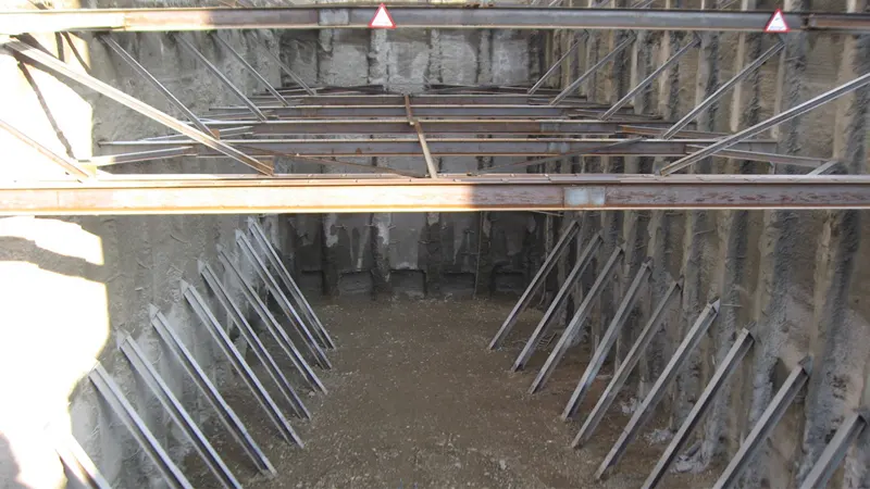 Cross-reinforcement-guard-structure--